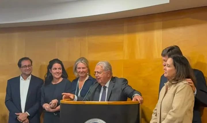 Roberto Rodrigues recebe título de Doutor Honoris Causa da FGV por trajetória no agro