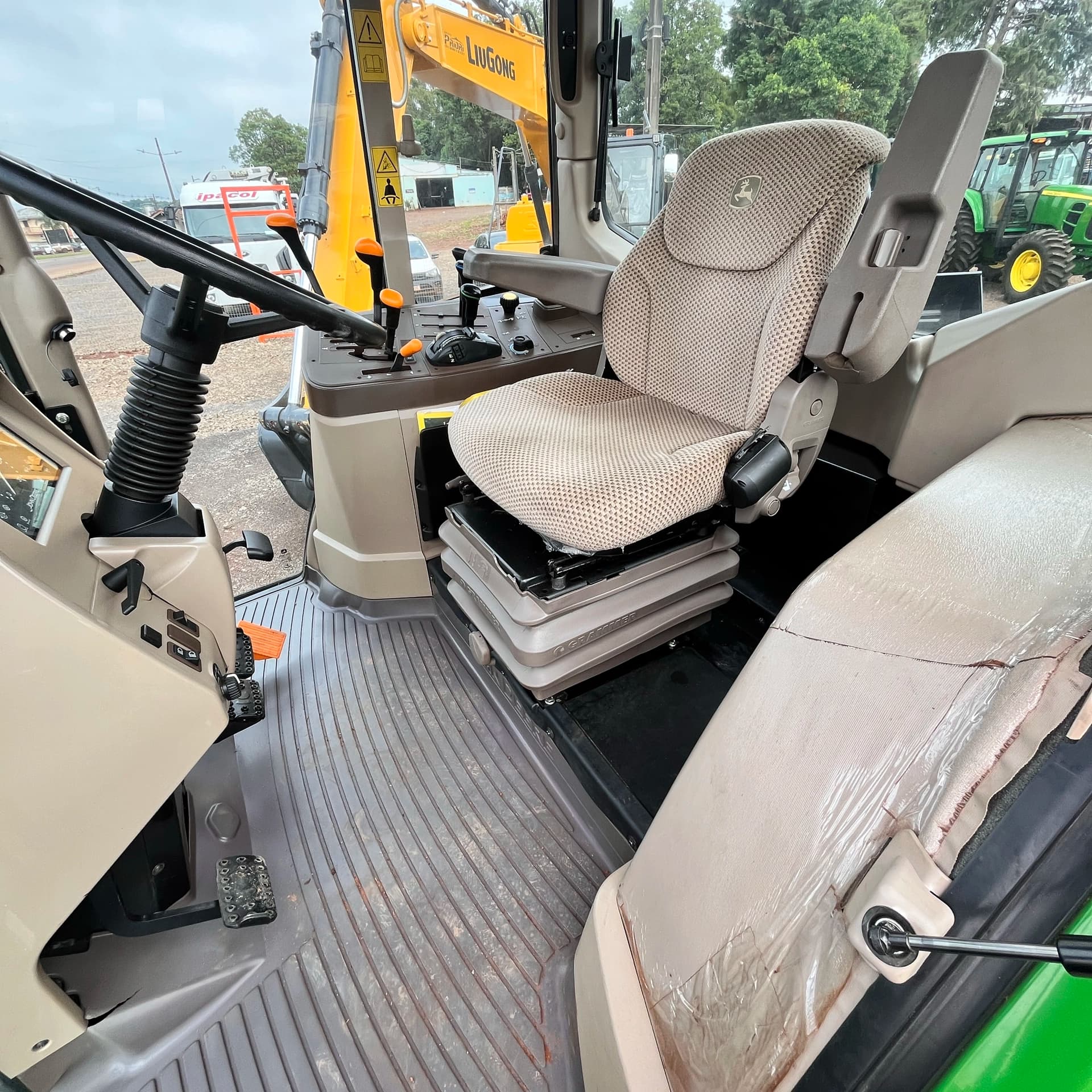 019d24c3-9438-7e93-938a-53f48af64684